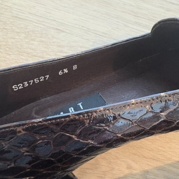 ** Stuart Weitzman Leather Heeled Loafers Brown Black Snake 6.5 - Picture 9 of 9